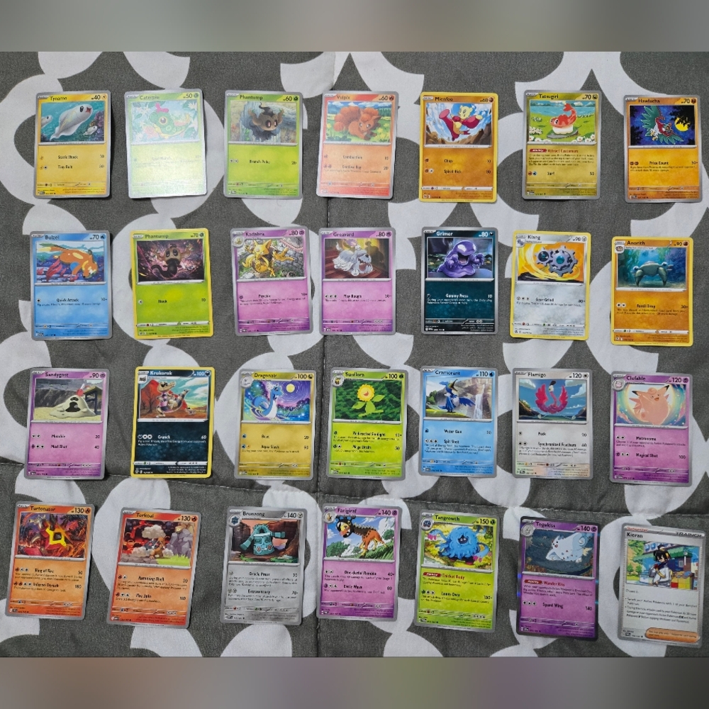Pokemon Cards Bundle of 28